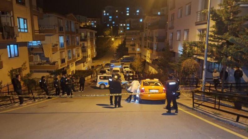 Takside &Ccedil;ıkan Tartışmada Arkadaşını Tabanca ile Vurdu