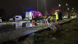 Taksiyle &ccedil;arpışan bisiklet s&uuml;r&uuml;c&uuml;s&uuml; hayatını kaybetti