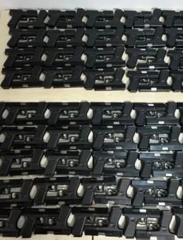 Taksiyle silah sevkiyatına su&ccedil;&uuml;st&uuml;&hellip; &Ccedil;ok sayıda silah ele ge&ccedil;irildi