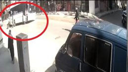 Tamir etmek istemişti: Minib&uuml;s&uuml;n altında kaldı!