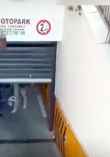 Tamir ettiği kepenk başına d&uuml;şen iş&ccedil;i ağır yaralandı