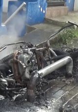 Tamir sırasında yanan elektrikli motosiklet k&uuml;le d&ouml;nd&uuml;