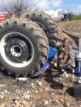 Tarlasını ilaçlamaya giderken traktörün altında kalan çiftçi hayatını kaybetti