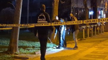 Tartışma kavga d&ouml;nd&uuml;, arkadaşını silahla vurdu