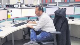 Tartıştığı kocasını t&uuml;fekle vurdu