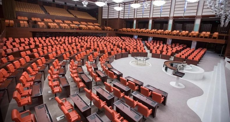 TBMM'de Yoğun G&uuml;ndem: Doğum İzni ve Sosyal Medya D&uuml;zenlemesi Masada
