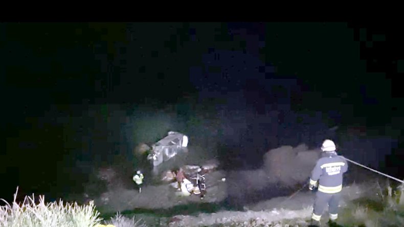 Tekirdağ'da faciadan d&ouml;n&uuml;ld&uuml;: Deniz kenarına d&uuml;şen otomobilde 3 kişi yaralandı