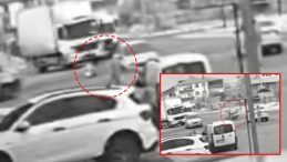 Tekirdağ&rsquo;da akılalmaz kaza! Motosiklet otomobile ok gibi saplandı: S&uuml;r&uuml;c&uuml;n&uuml;n metrelerce savrulduğu anlar kamerada&hellip;