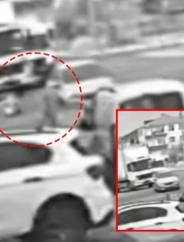 Tekirdağ&rsquo;da akılalmaz kaza! Motosiklet otomobile ok gibi saplandı: S&uuml;r&uuml;c&uuml;n&uuml;n metrelerce savrulduğu anlar kamerada&hellip;