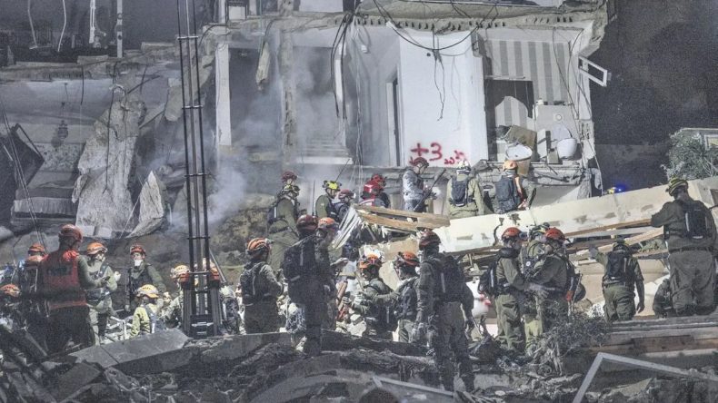 Tel Aviv ve Hayfa Sarsıldı