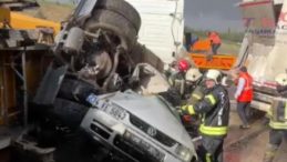 TEM Otoyolu İzmit ge&ccedil;işinde zincirleme kaza: 2 kişi hayatını kaybetti