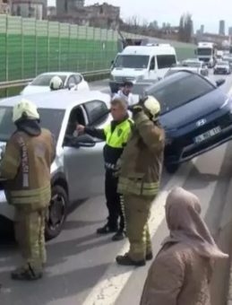TEM'de 6 ara&ccedil;lık zincirleme kaza: Trafik kilitlendi!