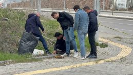 Temizlik G&ouml;revlisi Kaldırım Kenarında Buldu, Ekipler Alarma Ge&ccedil;ti