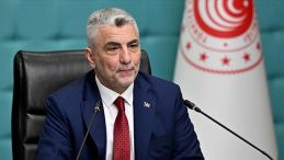 Ticaret Bakanı Bolat: B&ouml;lgesel &ccedil;atışmalar &ouml;ng&ouml;r&uuml;lebilirliği zayıflatıyor