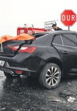 TIR, otomobile &ccedil;arptı; DSİ M&uuml;d&uuml;r&uuml; yaşamını yitirdi