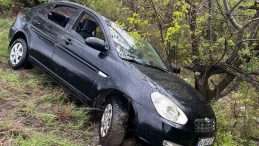 Tokat&rsquo;ta otomobil şarampole savruldu: 2 yaralı!