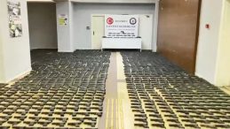 Toprak Altından Binlerce Silah &Ccedil;ıktı
