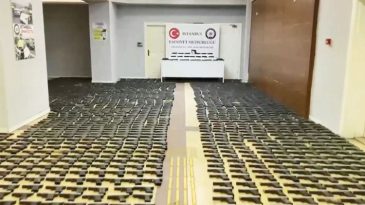 Toprak Altından Binlerce Silah &Ccedil;ıktı