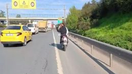 Trafikte &Ouml;l&uuml;mc&uuml;l Kavga: S&uuml;r&uuml;c&uuml; Sa&ccedil;ını &Ccedil;ekti, Kamyonun Altında Kalmaktan Kıl Payı Kurtuldu