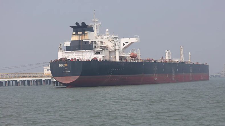 Trump&rsquo;tan &lsquo;H&uuml;rm&uuml;z&rsquo; uyarısı: Boğaza girmeye &ccedil;alışan gemileri ablukaya alacağız