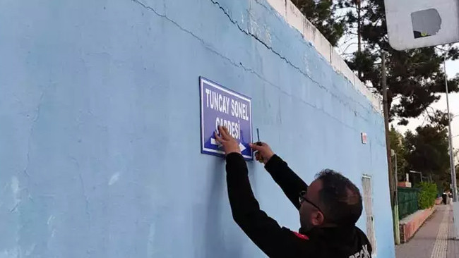 Tuncay Sonel'in ismi il&ccedil;edeki iki caddeden kaldırıldı