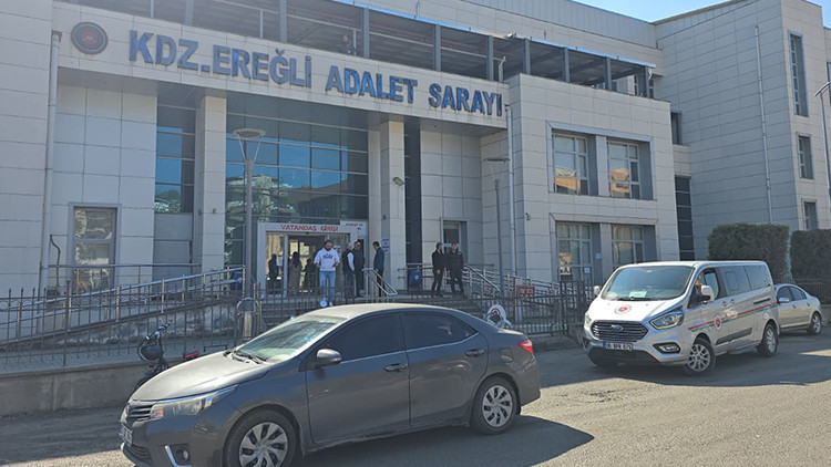 Tutuklandığını &Ouml;ğrenince Adliye Penceresinden Aşağı Atladı