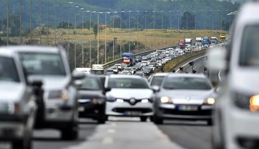 T&Uuml;İK a&ccedil;ıkladı: Mart'ta 159 bin taşıtın trafiğe kaydı yapıldı