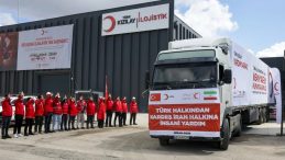 T&uuml;rk Kızılay, İran&rsquo;a insani yardım malzemesi g&ouml;nderdi