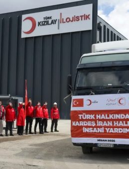 T&uuml;rk Kızılay, İran&rsquo;a insani yardım malzemesi g&ouml;nderdi
