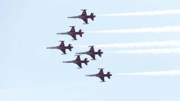 T&uuml;rk Yıldızları Selam Durdu