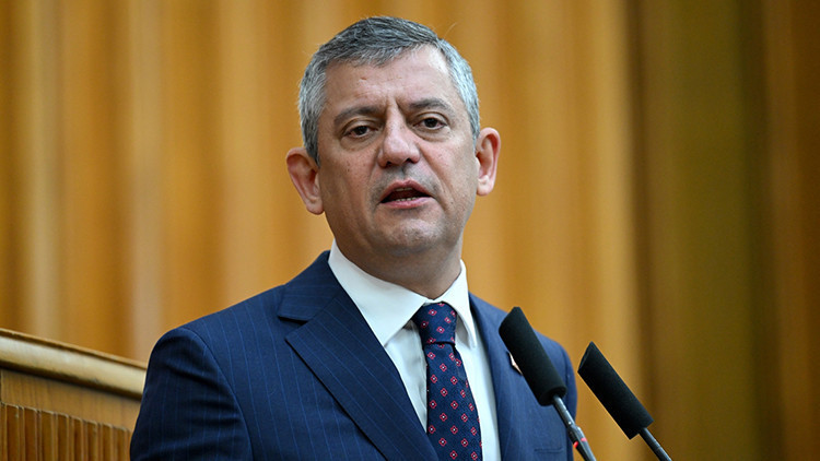 T&uuml;rkiye Basın Federasyonu'ndan &Ouml;zg&uuml;r &Ouml;zel'e tepki