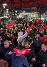T&uuml;rkiye&rsquo;de D&uuml;nya Kupası coşkusu! Milli Takım&rsquo;ın galibiyeti yurtta b&uuml;y&uuml;k sevin&ccedil;le karşılandı