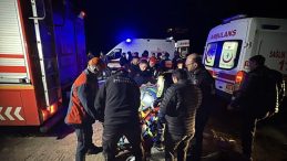 U&ccedil;uruma Yuvarlanan 3 Kişi Operasyonla Kurtarıldı