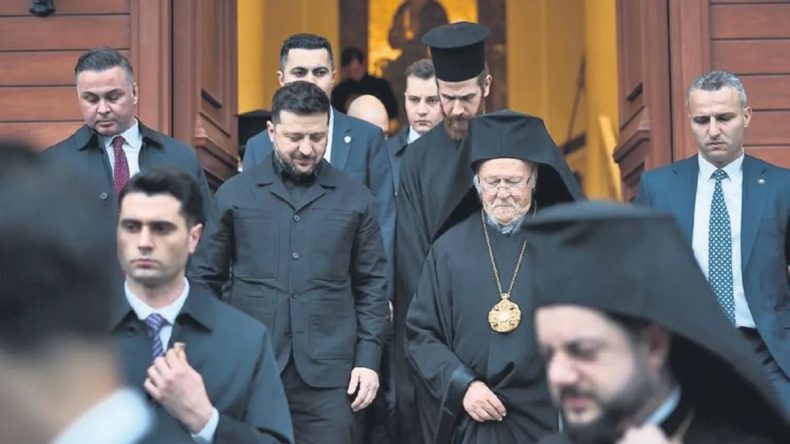 Ukrayna lideri Zelenski: Cumhurbaşkanı Erdoğan barış için çaba gösteriyor