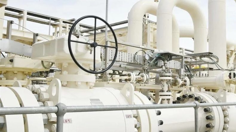 Ukrayna&rsquo;dan Hazar Boru Hattı&rsquo;na saldırı: D&ouml;rt petrol deposunu alevler sardı