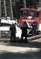 Uludağ'da Feci Olay: Seyir Halindeki Kamyonetin &Uuml;zerine Ağa&ccedil; Devrildi! 1 &Ouml;l&uuml;