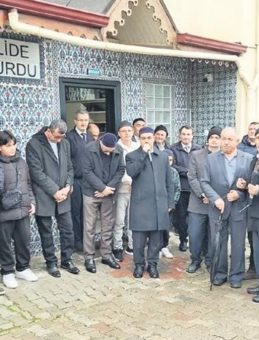 Umre Kafilesi Dualarla Yola &Ccedil;ıktı