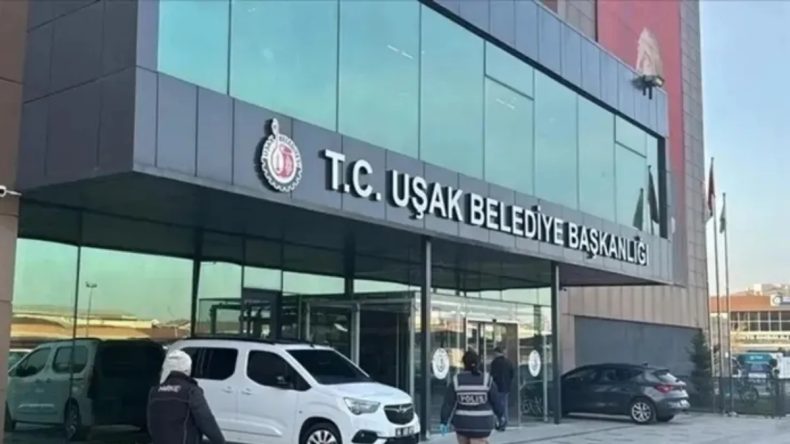Uşak Belediyesi&rsquo;ne yolsuzluk operasyonunda yeni gelişme: 16 kişi tutuklandı!
