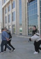 Uşak'ta Narkotik Ekiplerinden B&uuml;y&uuml;k Operasyon! &Ccedil;ok Sayıda Silah Ele Ge&ccedil;irildi, 5 G&ouml;zaltı 3 Tutuklama