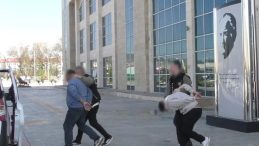 Uşak'ta Narkotik Ekiplerinden B&uuml;y&uuml;k Operasyon! &Ccedil;ok Sayıda Silah Ele Ge&ccedil;irildi, 5 G&ouml;zaltı 3 Tutuklama