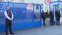 &Uuml;lke genelinde okullarda g&uuml;venlik tedbirleri artırıldı: Okul &ouml;nlerinde en az iki emniyet personeli g&ouml;revlendirildi