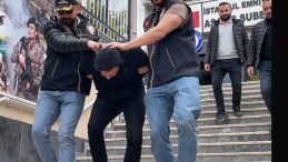 &Uuml;mraniye'de Arabada Oturan Sevgililere Maskeli Gasp&ccedil;ı Şoku!