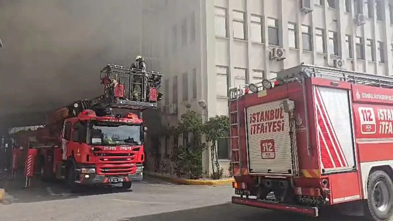 Ümraniye'de İş Yerinde Yangın: Ekipler Bölgeye Sevk Edildi