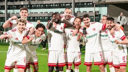 &Uuml;mraniyespor, Sakaryaspor engelini 2 golle ge&ccedil;ti!