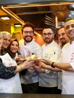 &Uuml;nl&uuml; şef Danilo Zanna depremzede kadınlarla aynı mutfakta buluştu! İyilikle pişen hayatlar