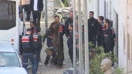 &Uuml;nl&uuml;lere y&ouml;nelik uyuşturucu operasyonunda yeni gelişme&hellip; 5 ş&uuml;pheli adliyeye sevk edildi