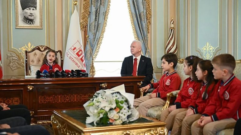 Vali G&uuml;l Koltuğunu Asmin Ayşe&rsquo;ye Bıraktı