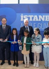 Vali G&uuml;l: Pandemi D&ouml;nemi İ&ccedil;in Bir Başarı Hikayesi Anlatıyorsak, Bunun Ana Akt&ouml;r&uuml; Sağlık &Ccedil;alışanlarıdır