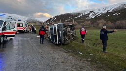 Van'da feci kaza: Minib&uuml;s takla attı! 11 yaralı