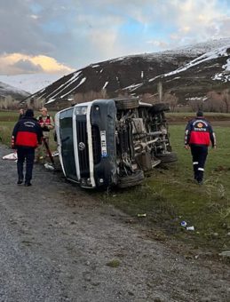 Van'da feci kaza: Minib&uuml;s takla attı! 11 yaralı